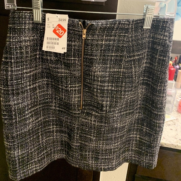 H&M Dresses & Skirts - HM tweed mini skirt size 4 NWT